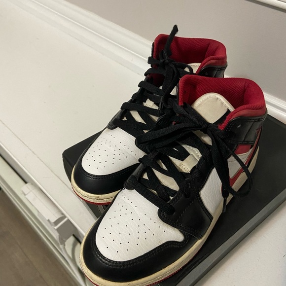 Nike Air Jordan 1 Mid GS Size 5Y - Picture 7 of 11
